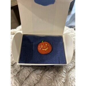 Avon Halloween Glow-In-The-Dark Pumpkin Tac Pin Aug-105